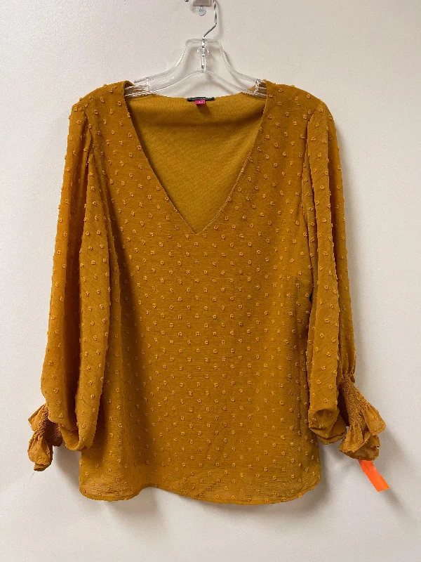 Top Long Sleeve By Vince Camuto In Yellow, Size: L