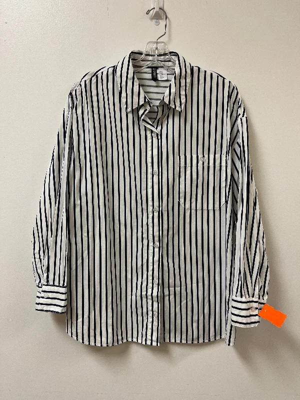 Top Long Sleeve By Divided In Striped Pattern, Size: M